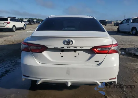 2018 Toyota Camry L из США, поврежденный, VIN 4T1B11HK5JU598481